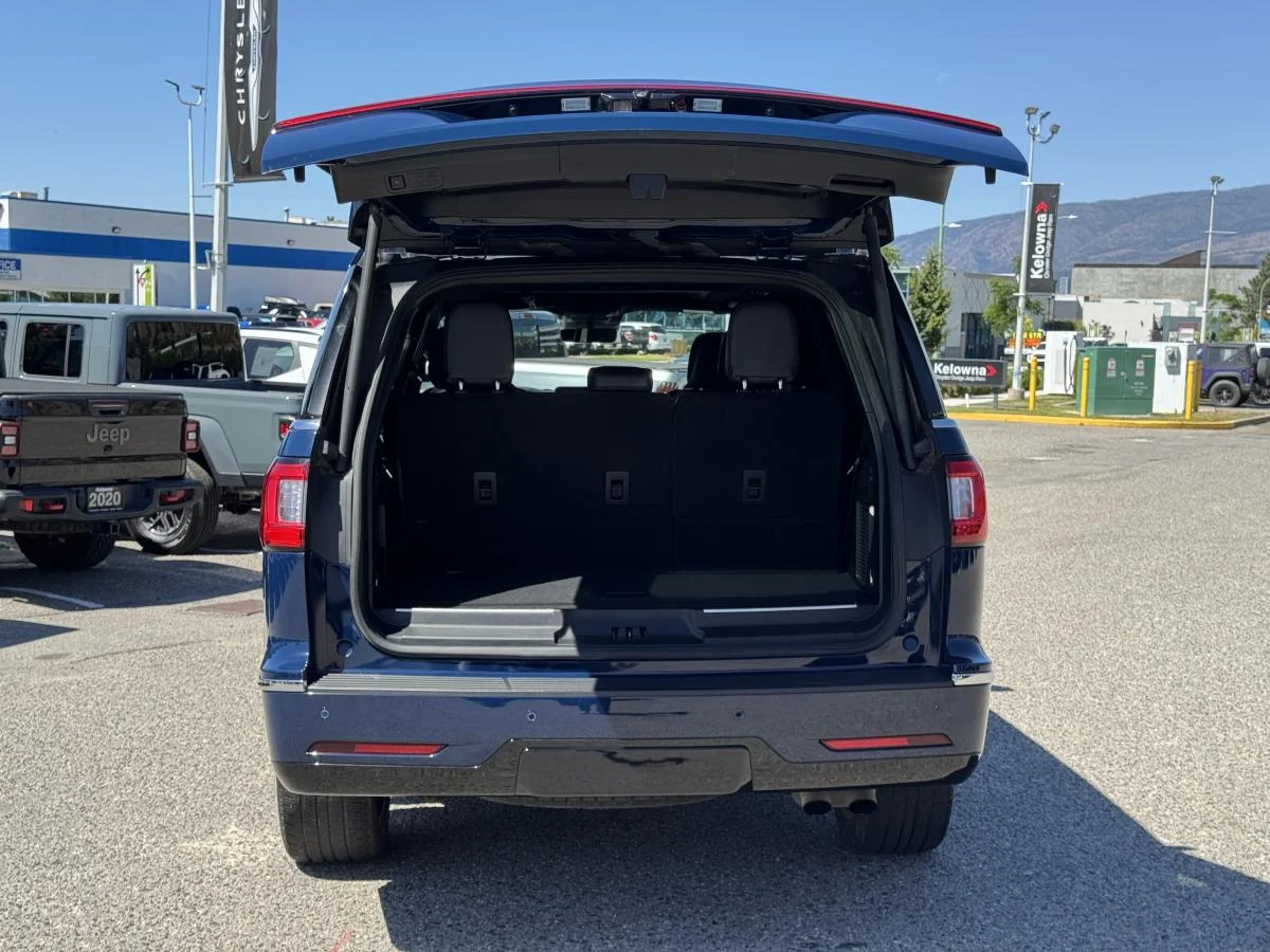 Used 2020 Blue Lincoln Reserve image 7