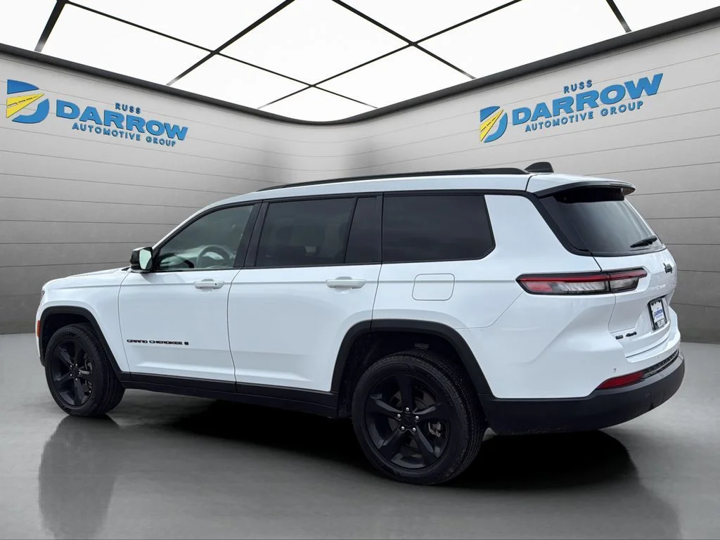 Used 2021 White Jeep Altitude image 3