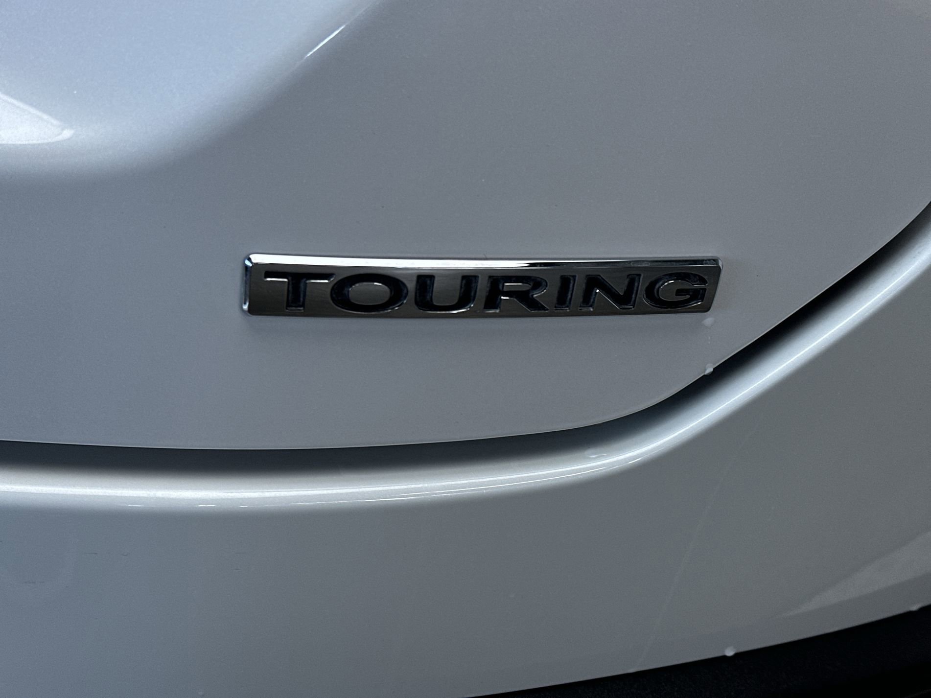 Used 2023 Platinum White Pearl Honda Touring image 25