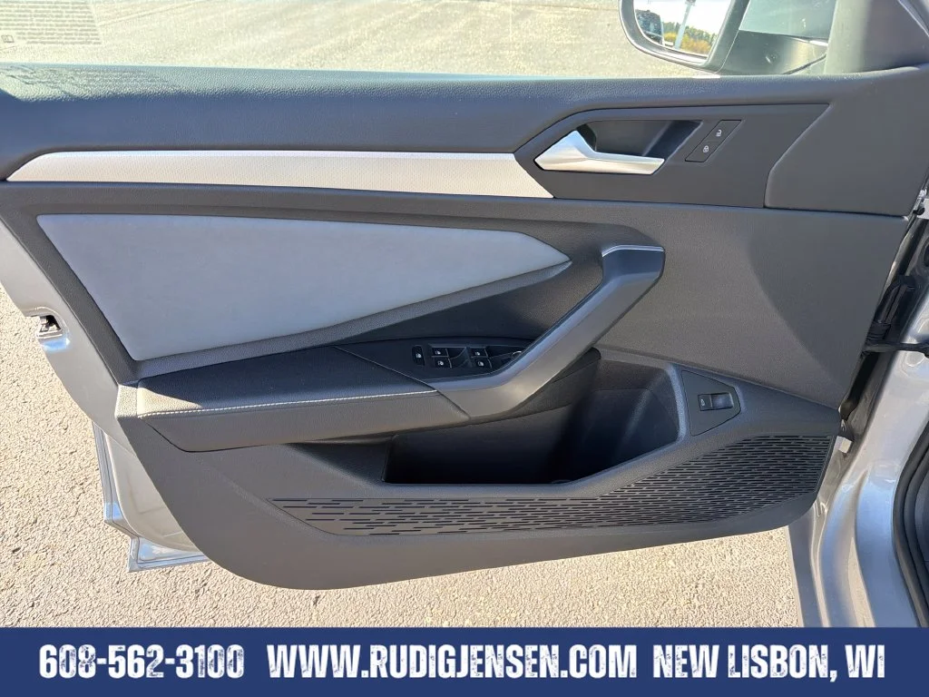Used 2025 Gray Volkswagen 1.5T SE image 10