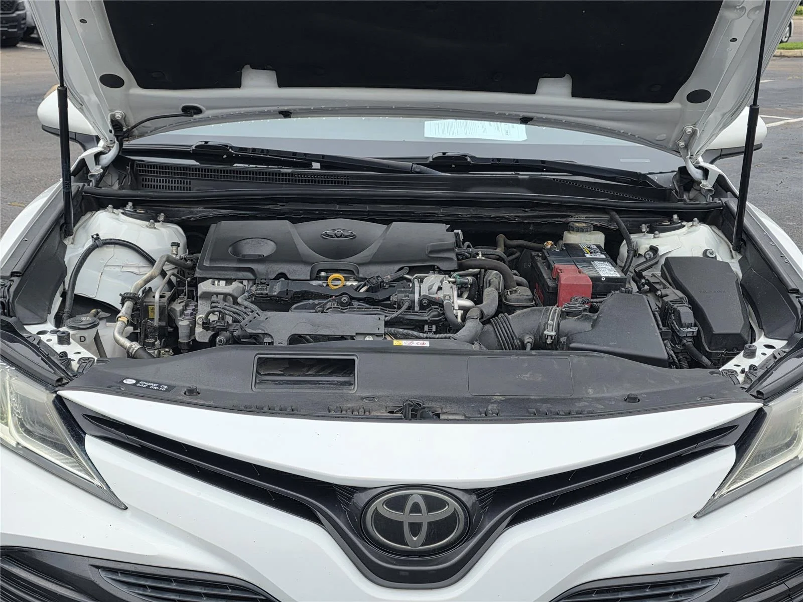 Used 2018 Super White Toyota LE image 31