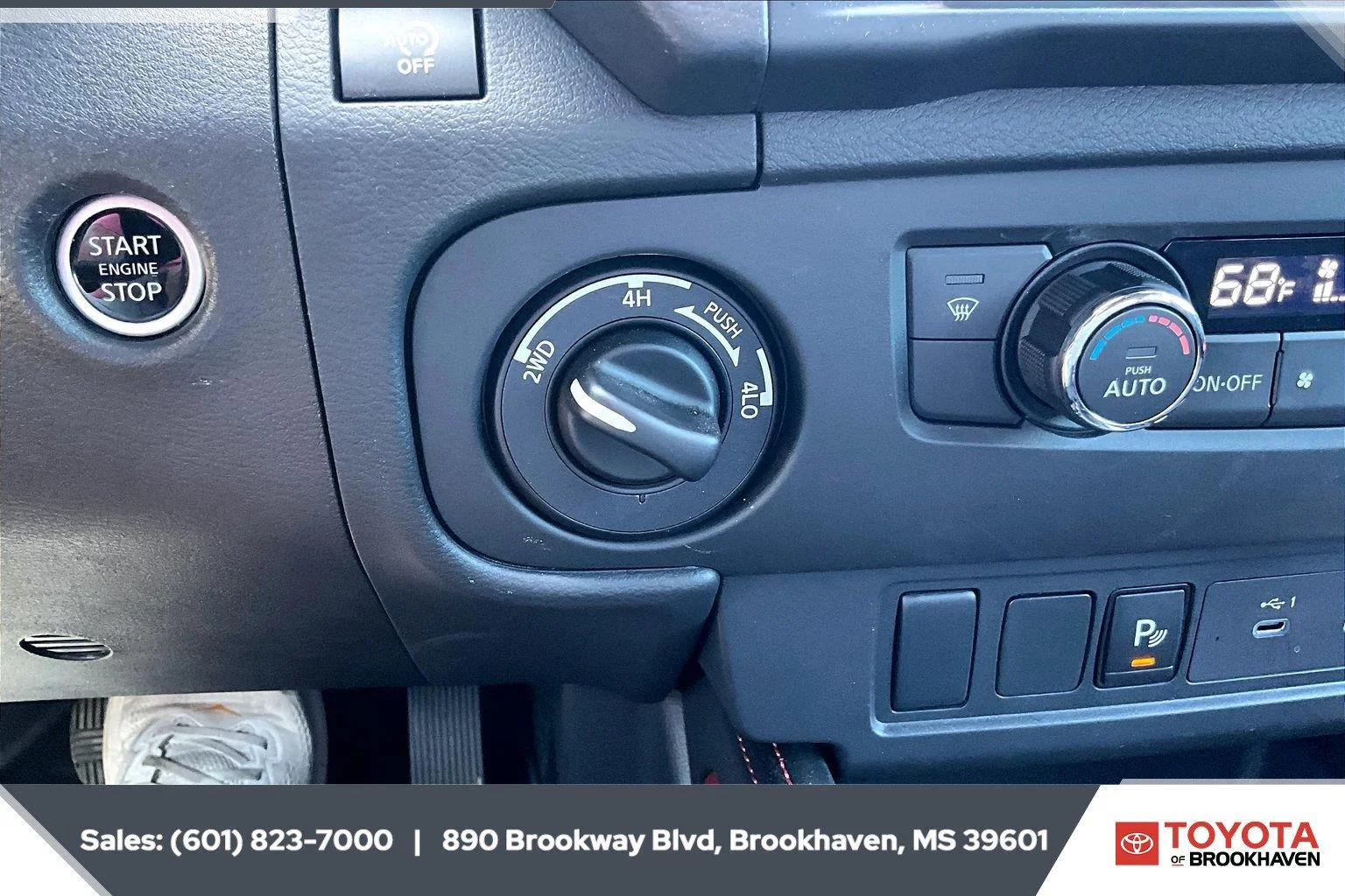 Used 2025 Super Black Nissan PRO-4X image 22