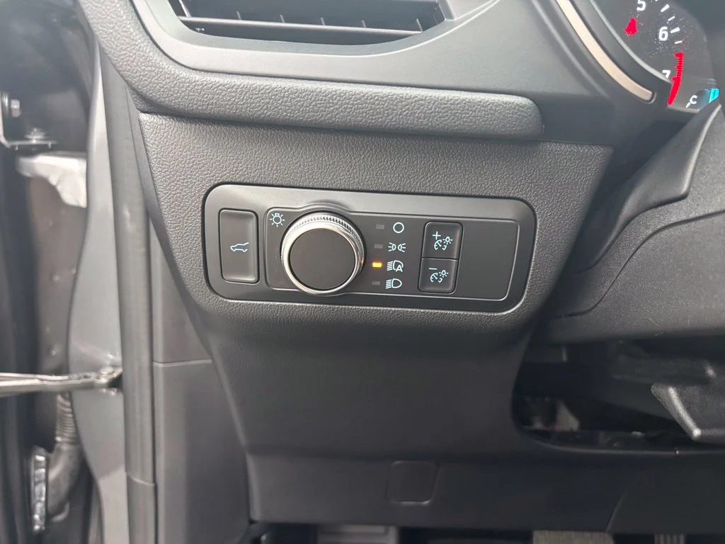 Used 2022 Gray Ford SE image 27