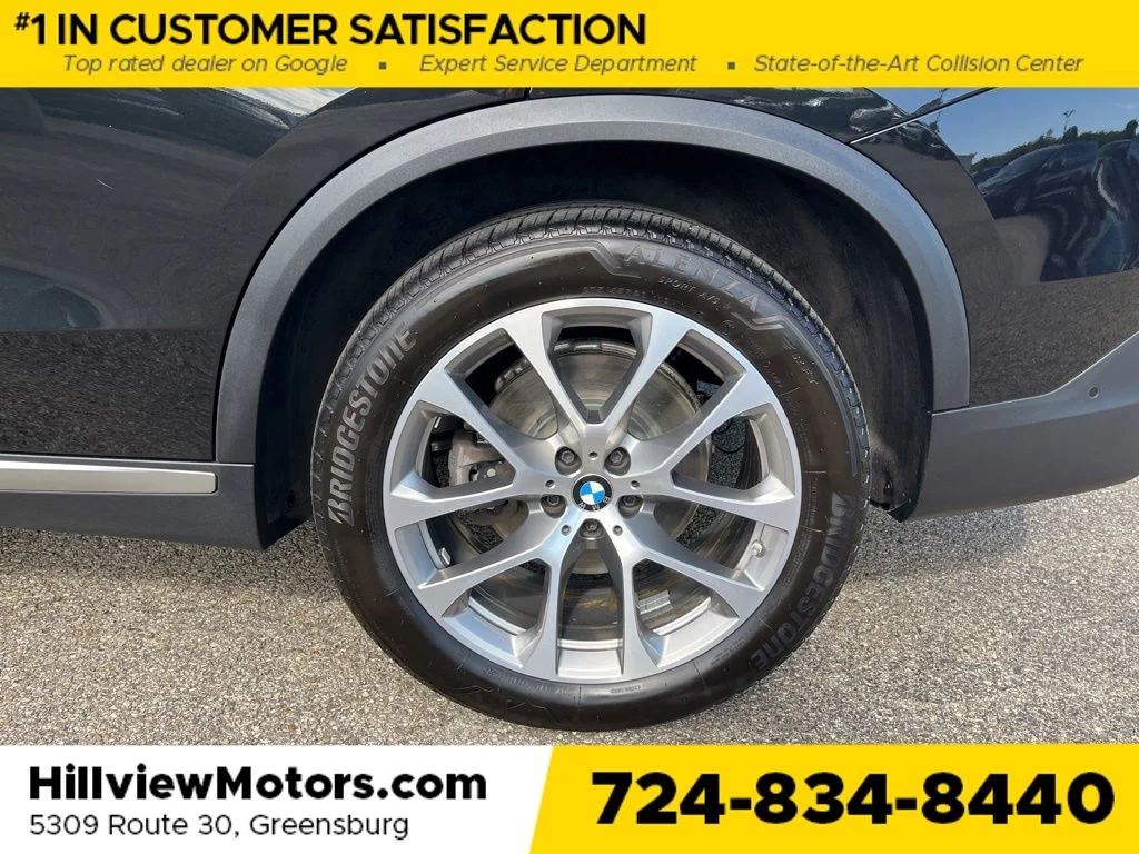 Certified Used 2022 Black Sapphire Metallic BMW xDrive40i image 11