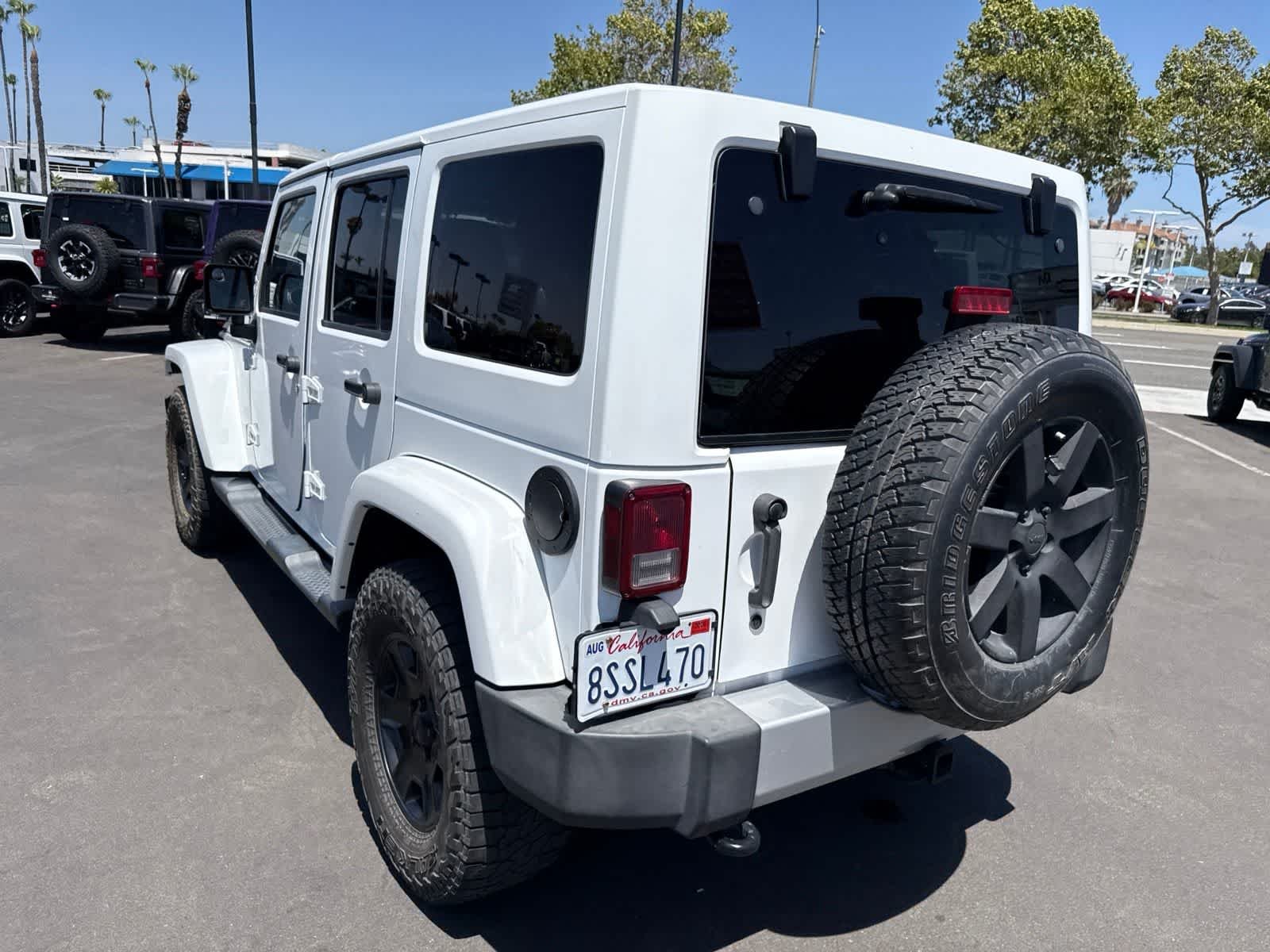 Used 2014 Bright White Clearcoat Jeep Sahara image 20