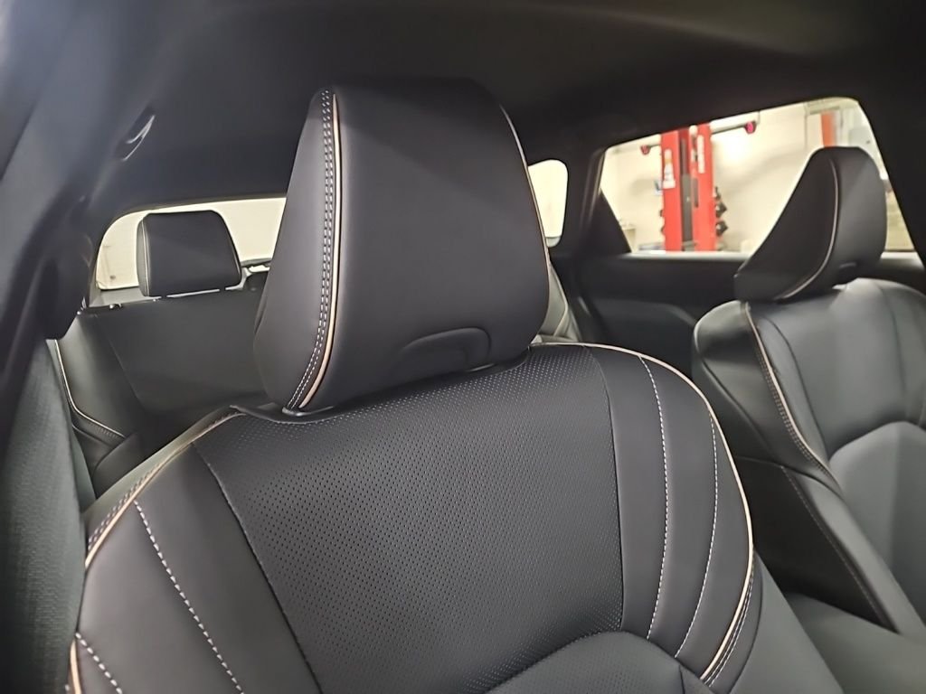 2025 Toyota Crown Signia XLE - Photo 33