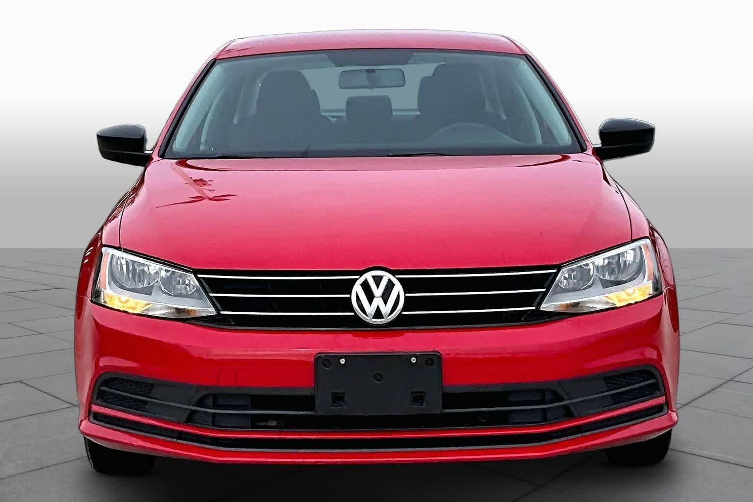 Used 2015 Tornado Red Volkswagen 1.8T SE image 3