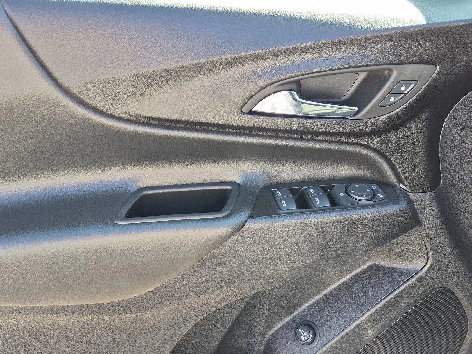 Used 2024 Summit White Chevrolet LT image 16