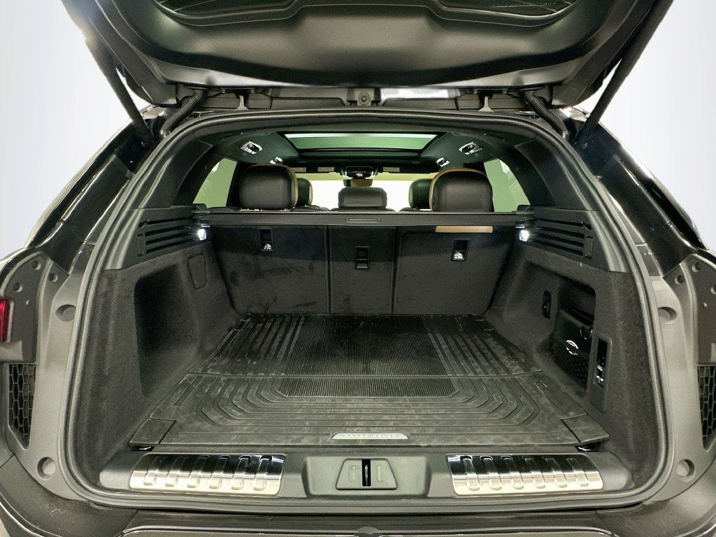 Used 2026 Gray Land Rover Dynamic SE image 27