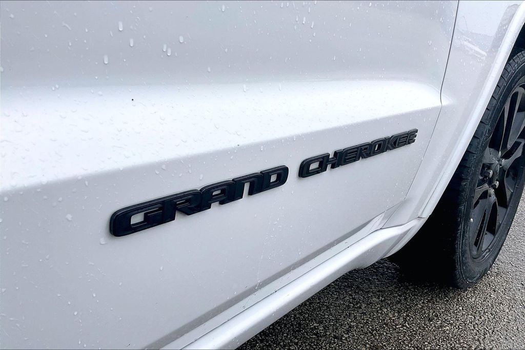 Used 2019 Bright White Clearcoat Jeep Altitude image 21