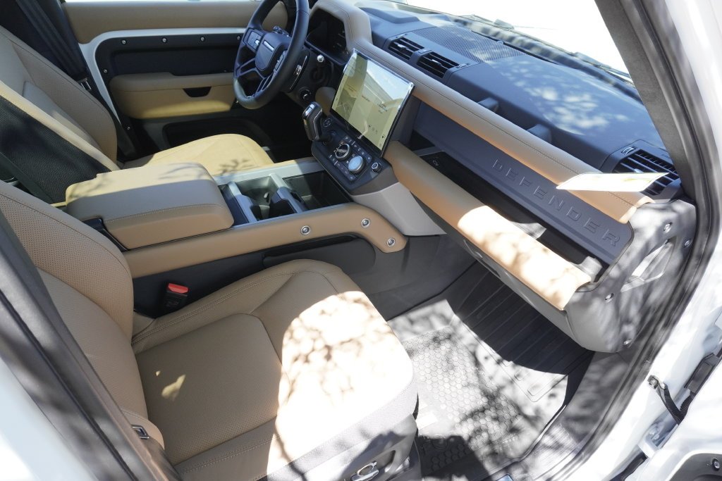 New 2026 Fuji White Land Rover V8 image 22