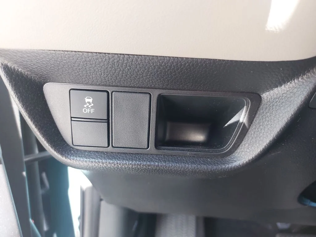 Used 2025  Honda LX image 27