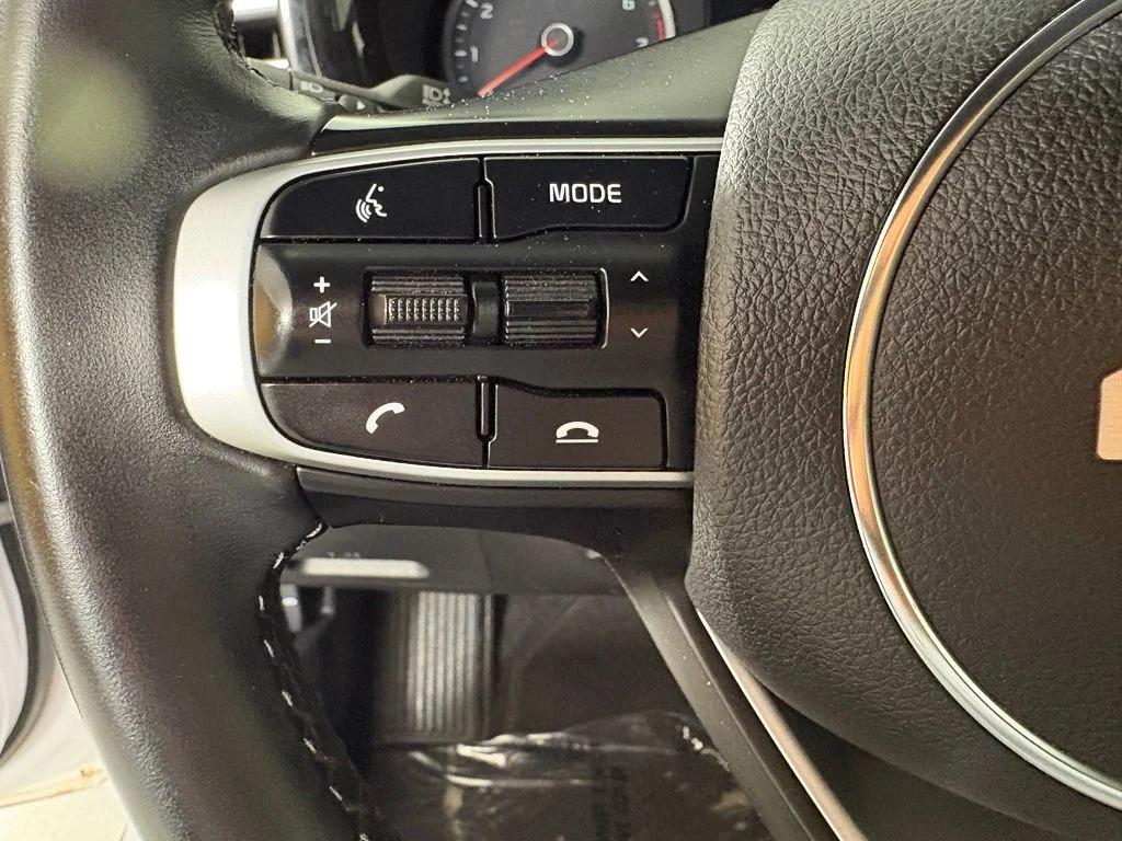 Used 2022 White Kia GT-Line image 24