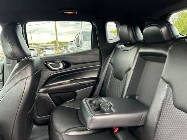 Used 2025 Silver Jeep Latitude image 18