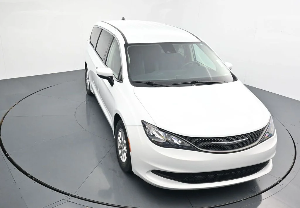 Used 2023 White Chrysler LX image 23