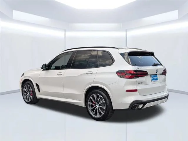 New 2026 Mineral White Metallic BMW sDrive40i image 3
