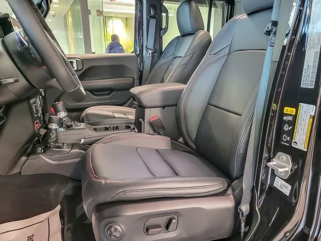 New 2026 Black Clear-Coat Exterior Paint Jeep Moab 392 image 9