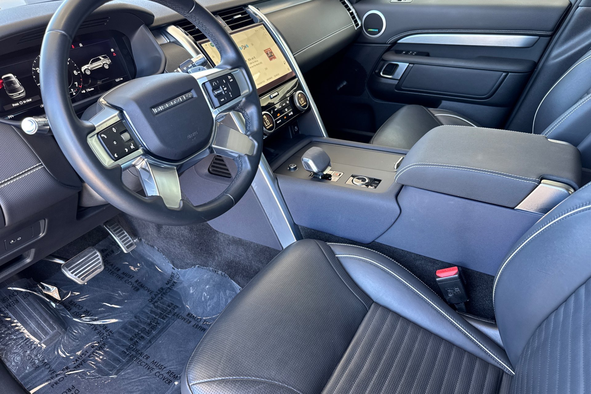 Used 2021 Portofino Blue Metallic Land Rover R-Dynamic S image 13