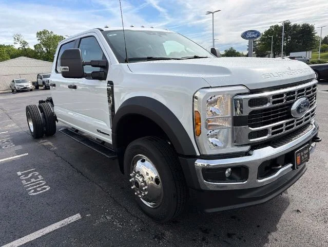 New 2026 Oxford White Ford F-550® XL image 31