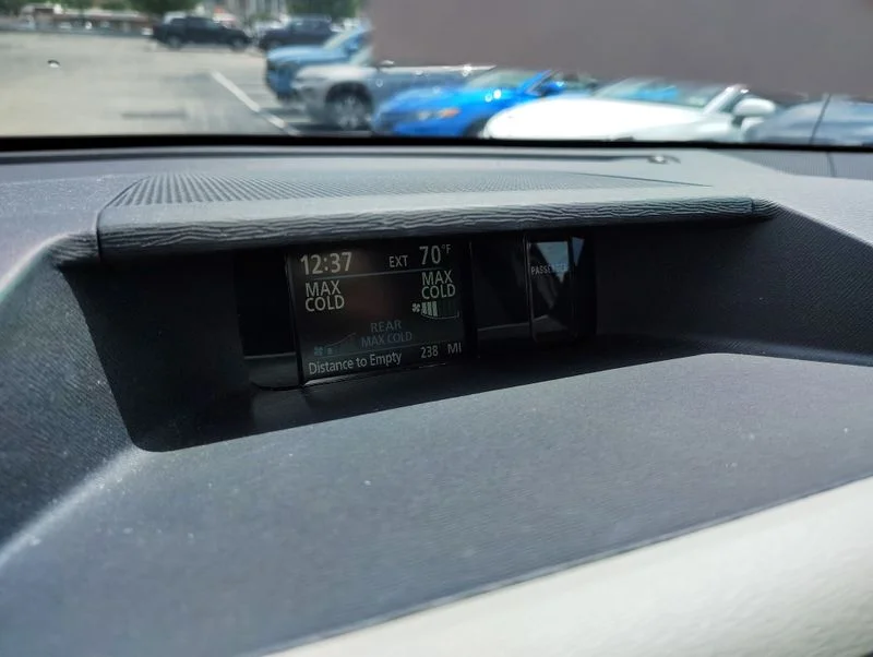 Used 2014 Silver Toyota LE image 14