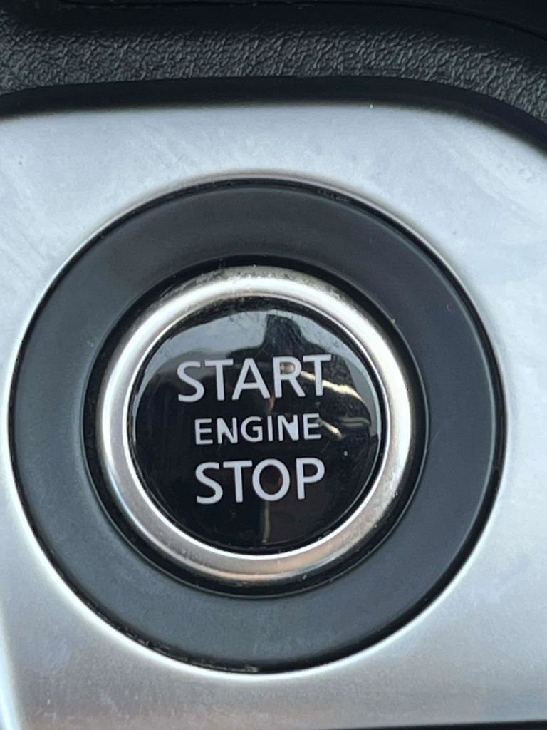 Used 2022 Blue Nissan SR image 24