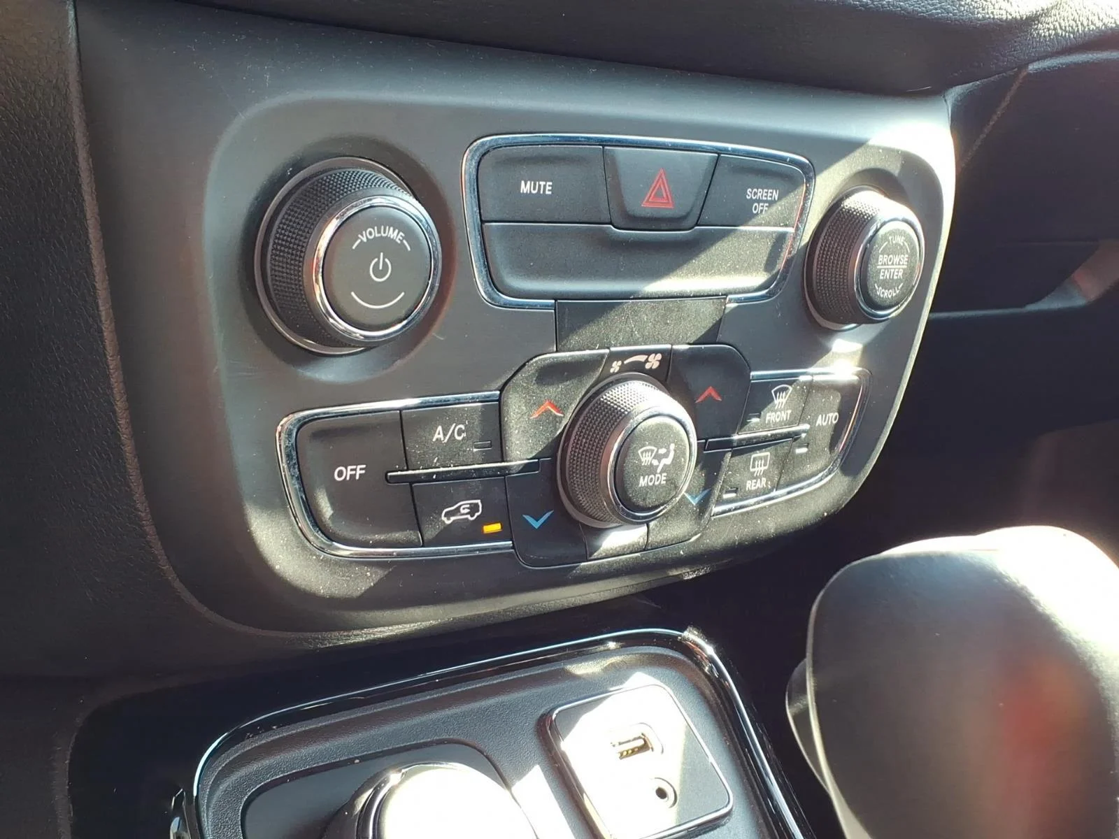 Used 2018 White Clearcoat Jeep Limited image 13