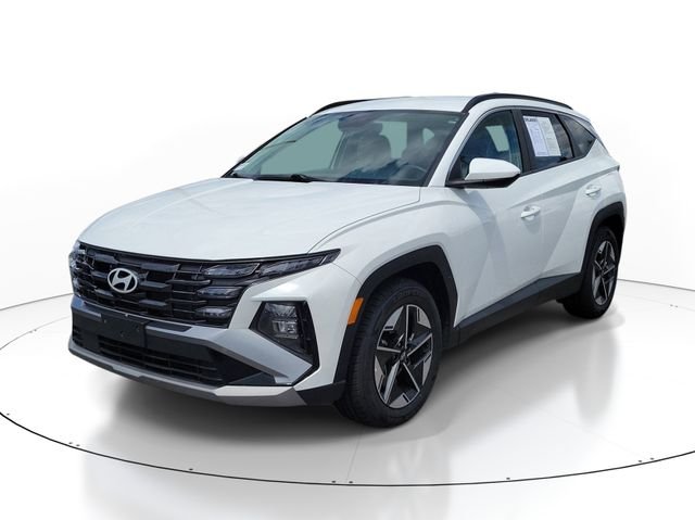 Used 2025 White Hyundai SEL image 2