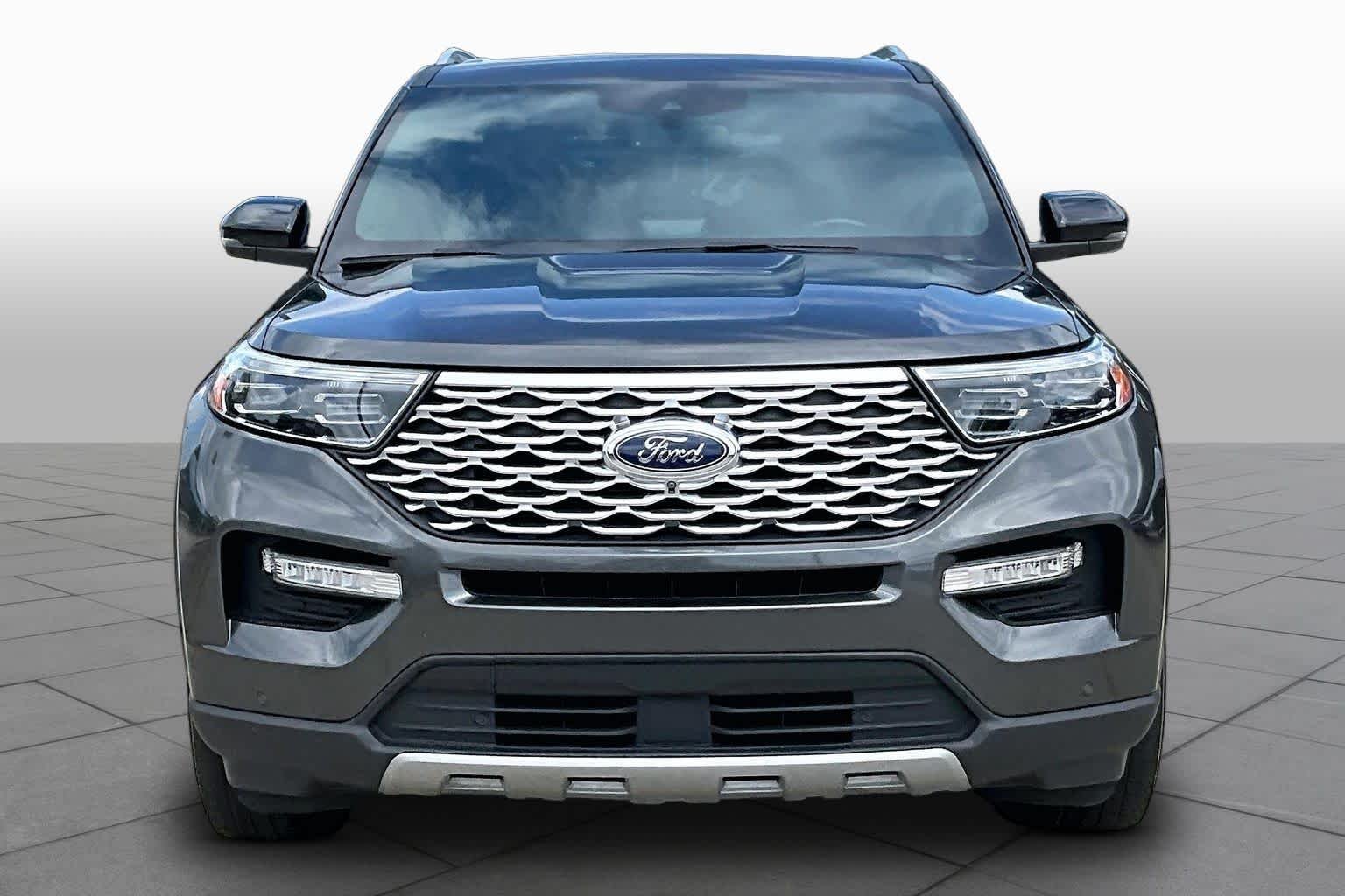 Used 2020 Magnetic Ford Platinum image 4