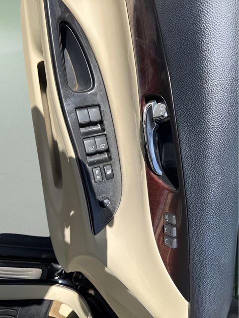 Used 2017 Black INFINITI Base image 11