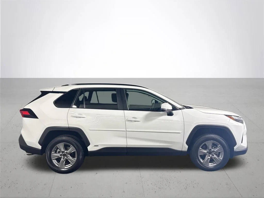 Used 2024 Ice Toyota LE image 5