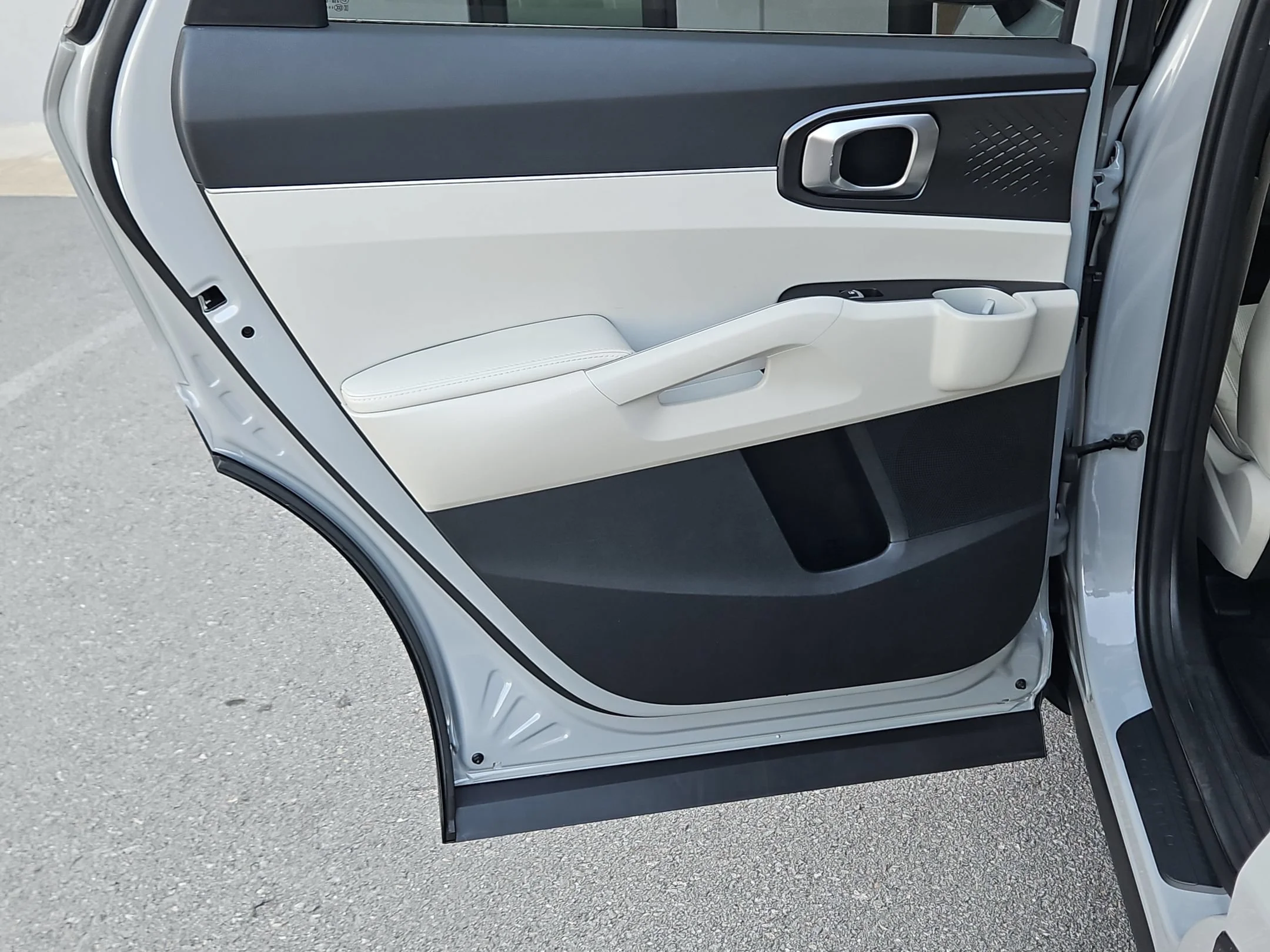 Used 2025 Wolf Gray Kia EX image 35