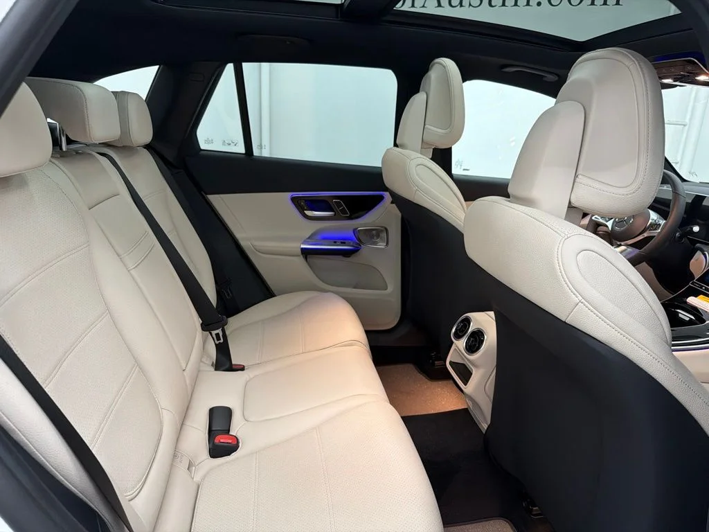 New 2027 White Mercedes-Benz GLC 300 image 28