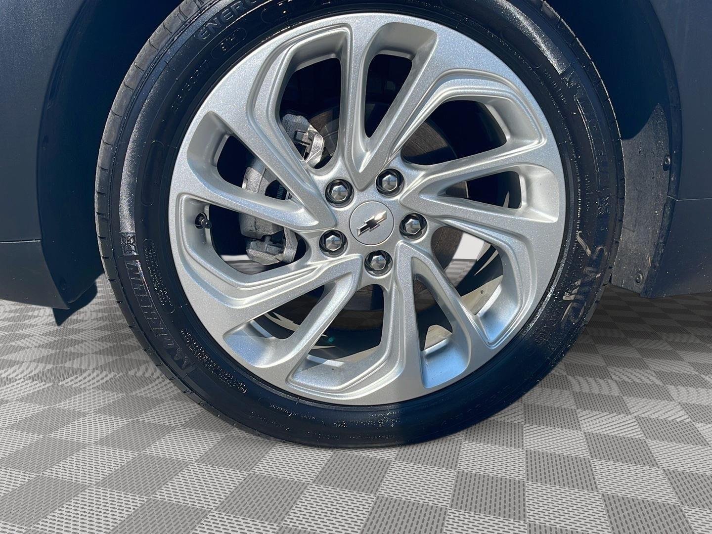 Used 2023 Summit White Chevrolet LT image 9
