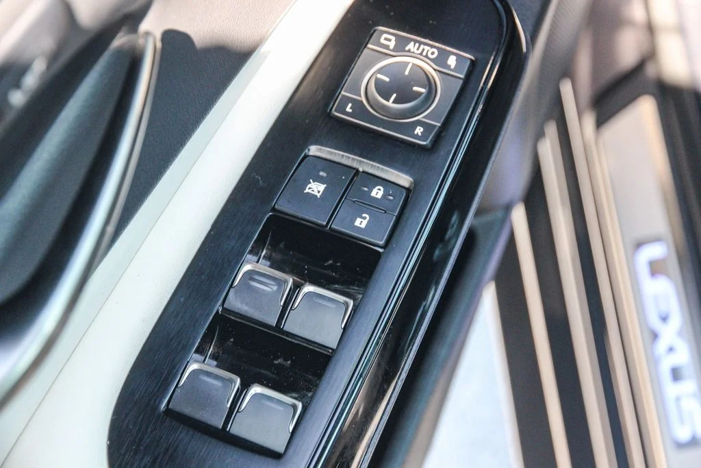 Used 2024 Gray Lexus 300h F SPORT Handling image 22