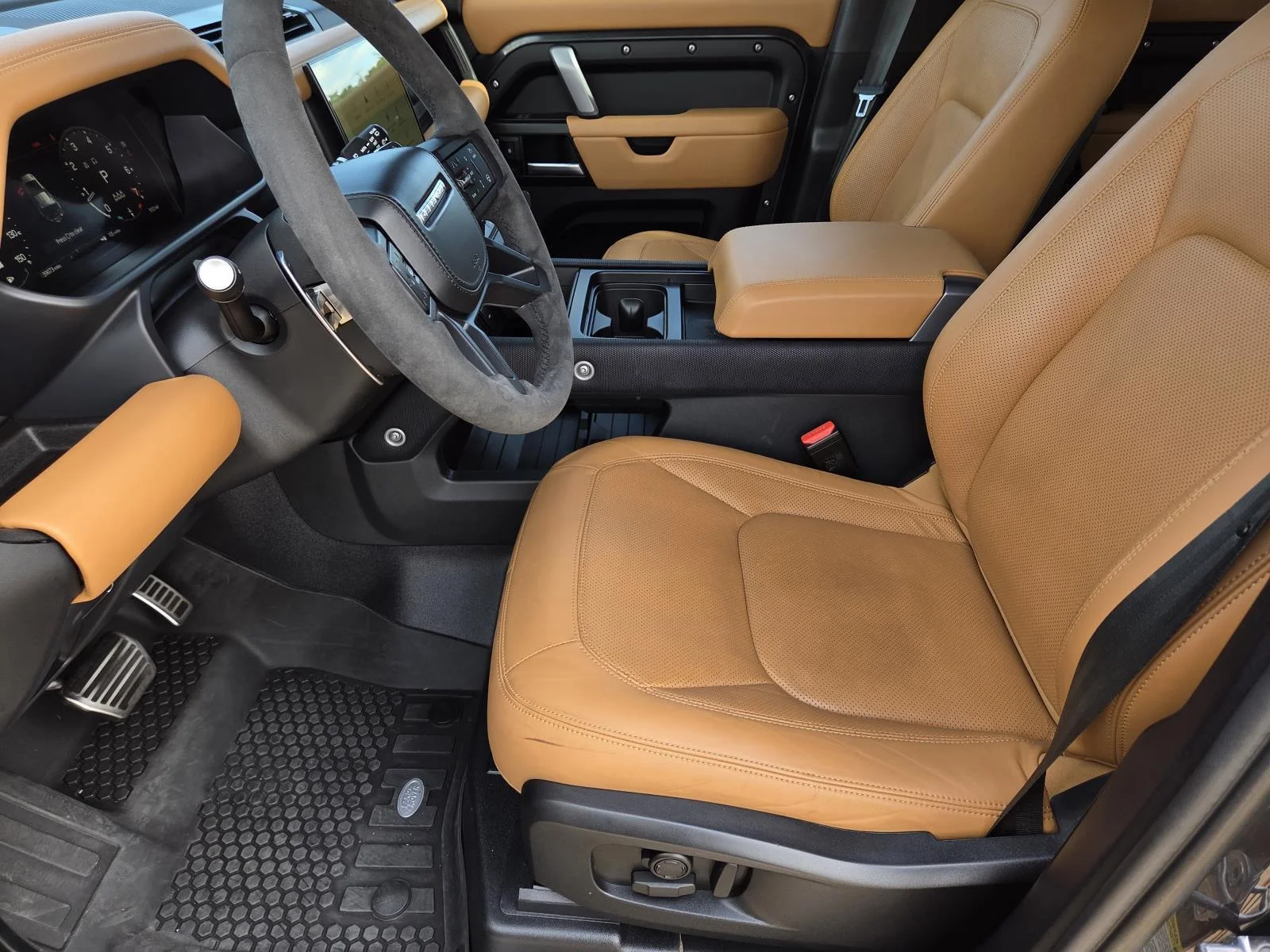 Used 2024 Carpathian Grey Premium Metallic Land Rover Carpathian Edition image 33