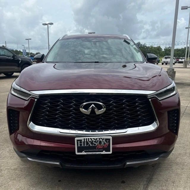 Used 2022 Red INFINITI LUXE image 9