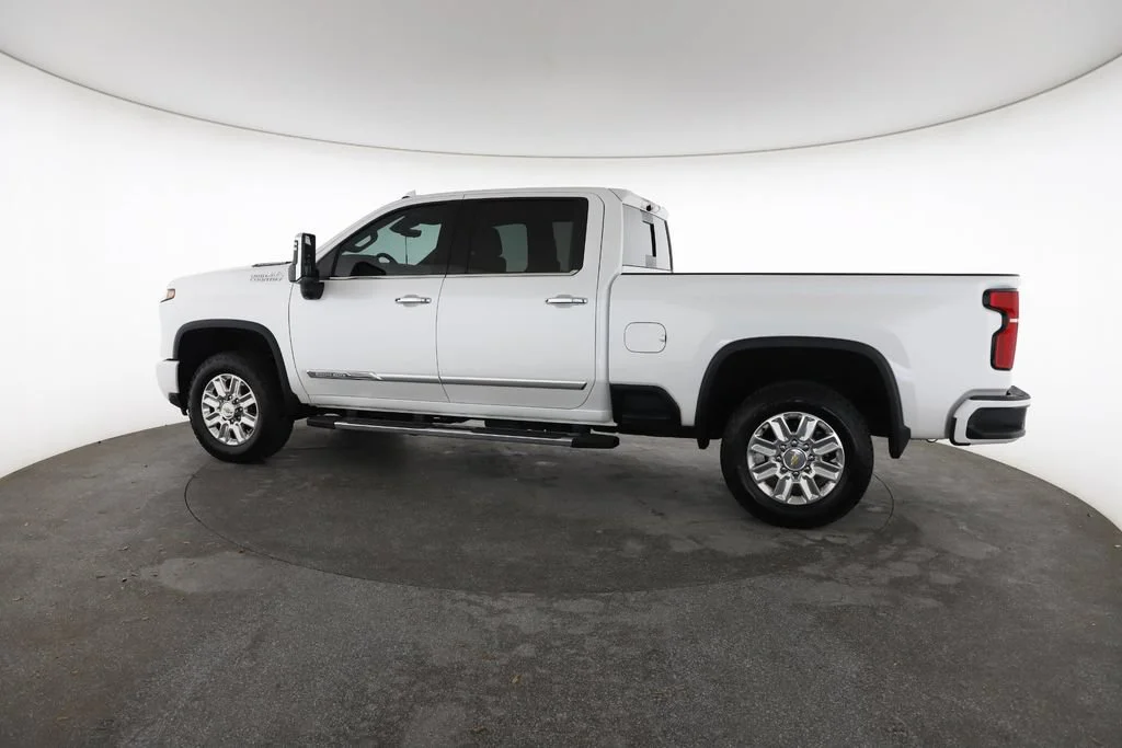 Certified Used 2025 Iridescent Pearl Tricoat Chevrolet High Country image 8