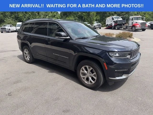 Used 2023 Blue Jeep Limited image 7