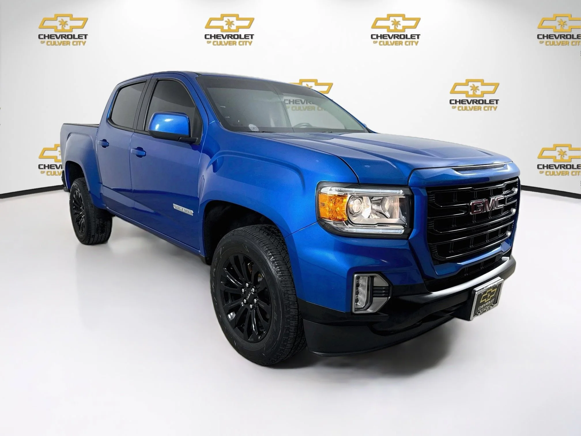 Used 2022 Dynamic Blue Metallic GMC Elevation image 1