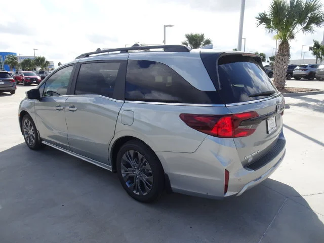 New 2027 Solar Silver Metallic Honda Touring image 6