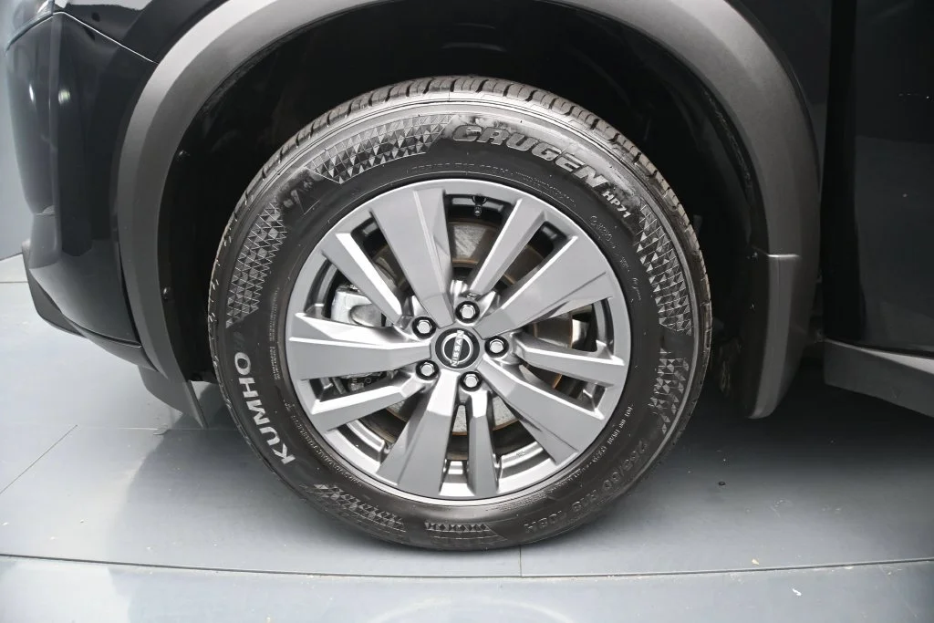 Used 2025 Super Black Nissan SV image 29
