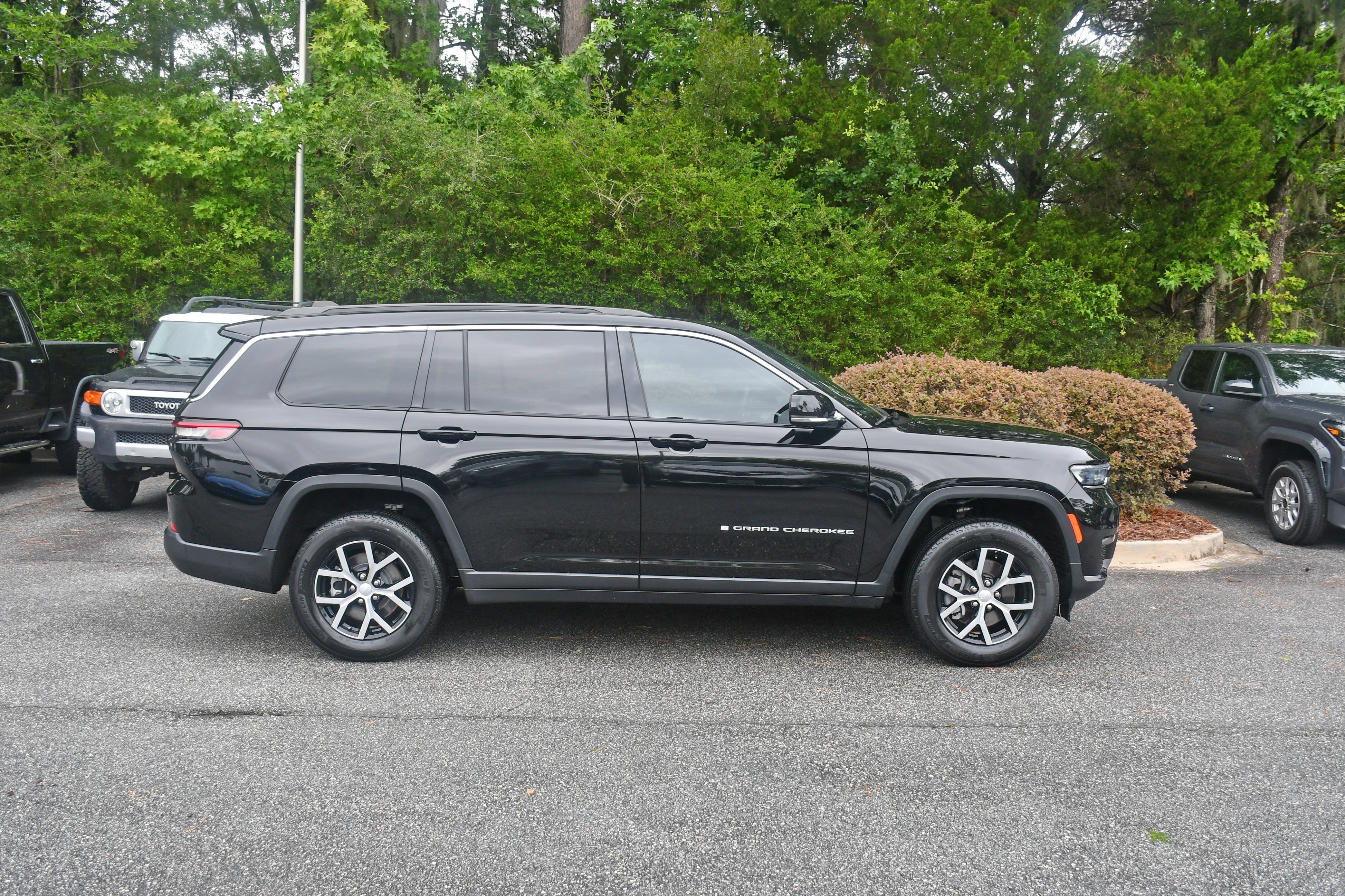 Used 2024 Black Jeep Limited image 4