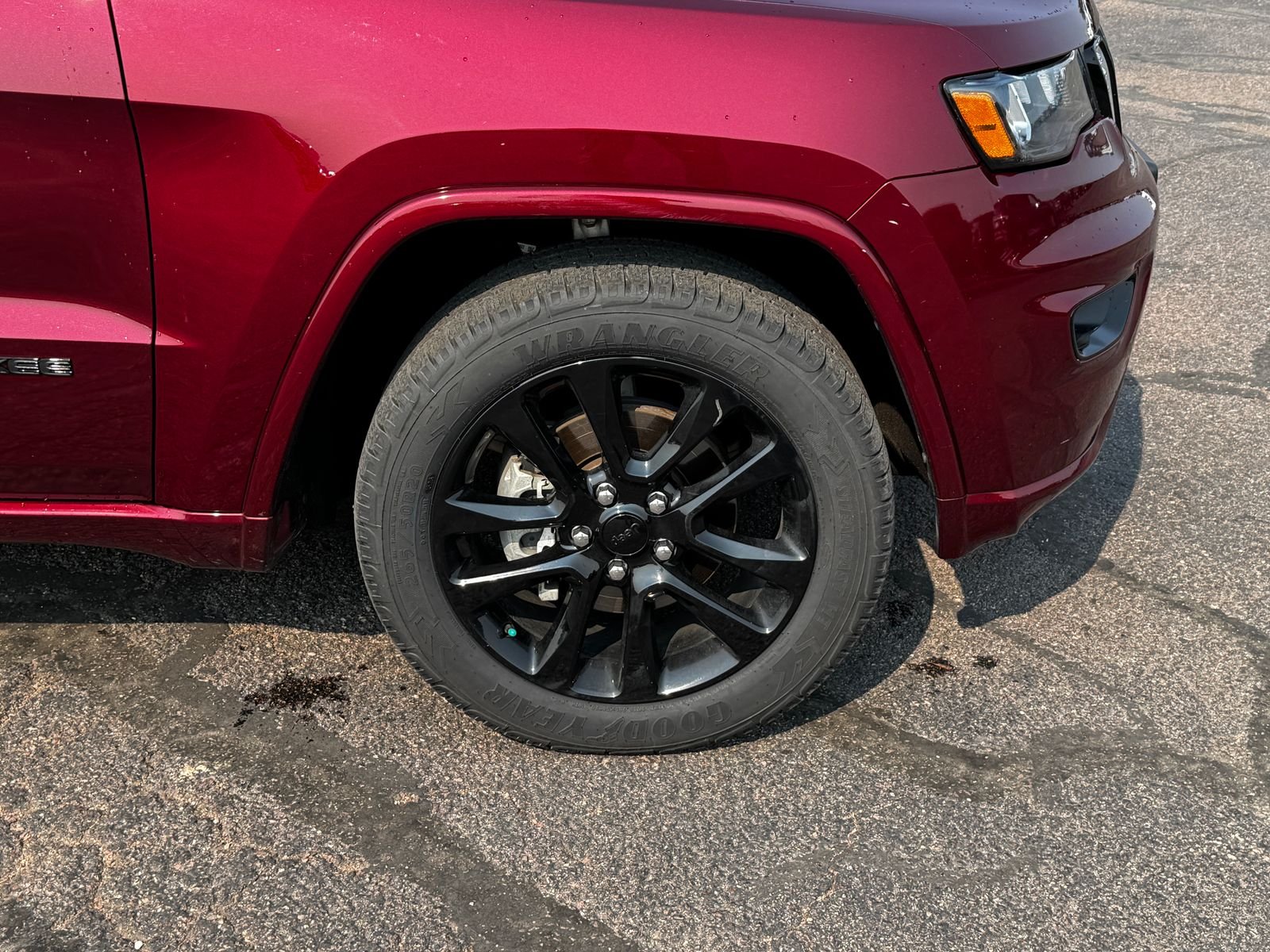 Used 2020 Velvet JEEP Altitude image 3