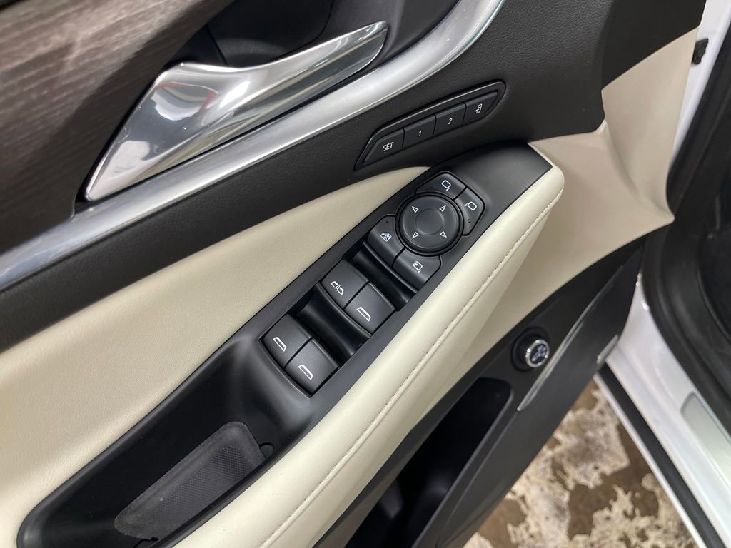 Used 2024 White Frost Tricoat Buick Avenir image 16