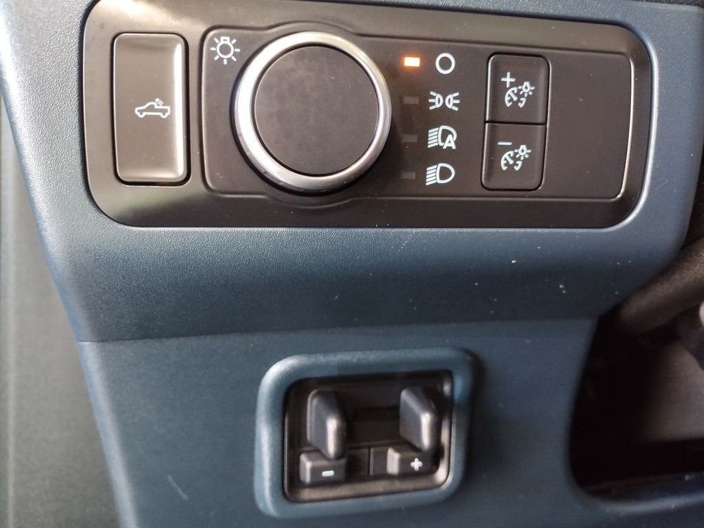 Used 2022 Blue Metallic Ford Lariat image 29