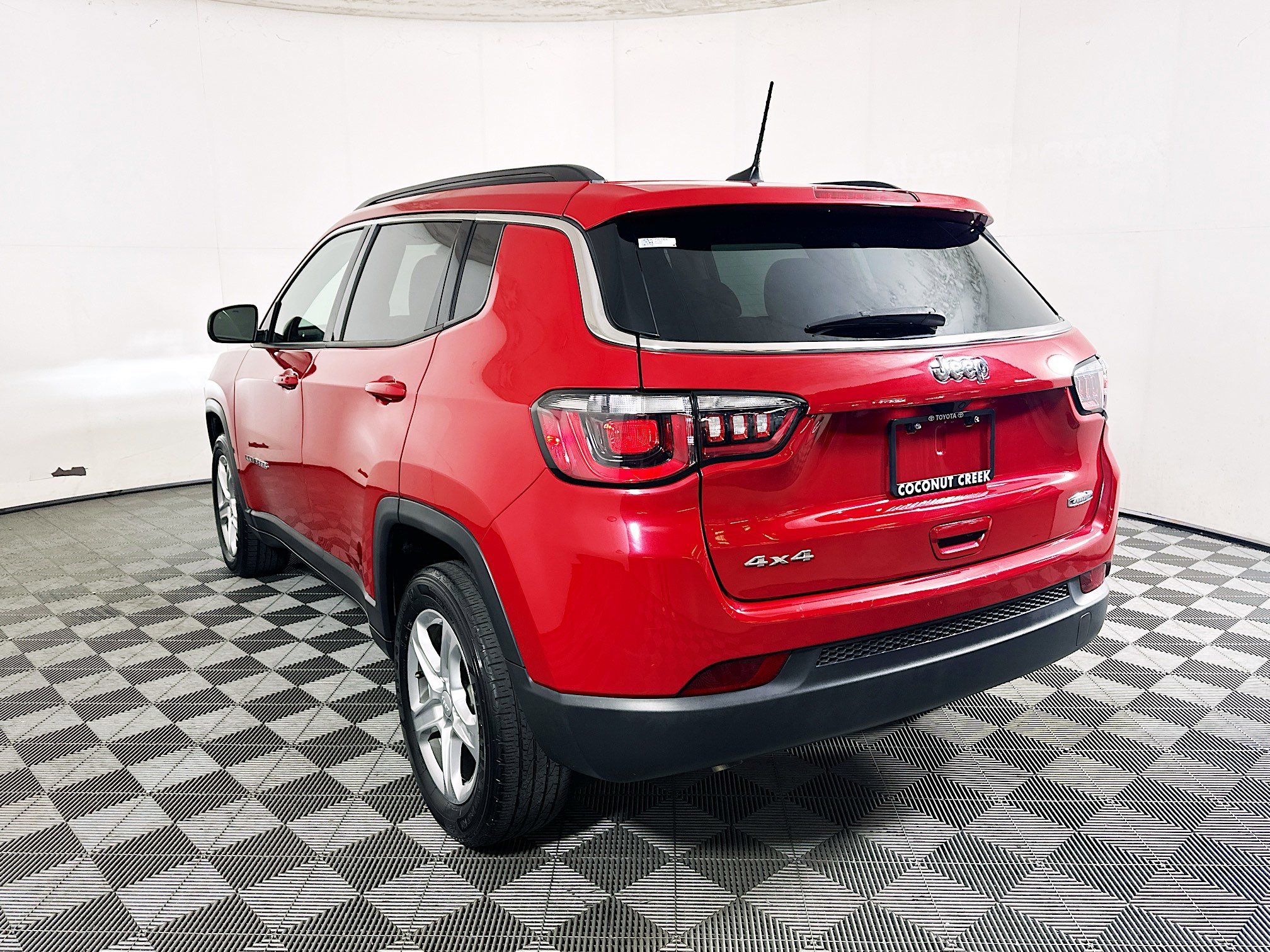 2023 Jeep Compass thumbnail 7