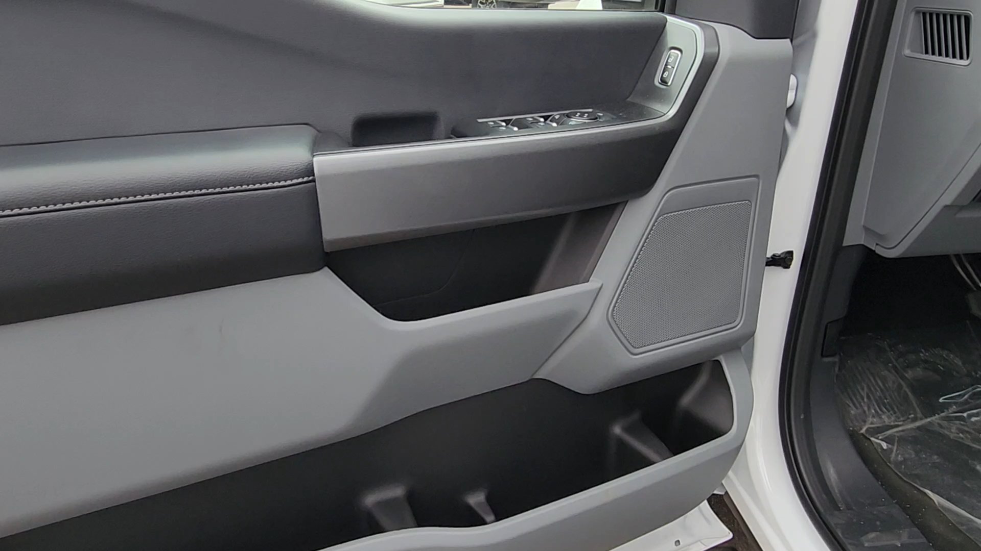 New 2026 Oxford White Ford XL image 28