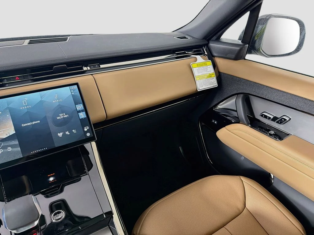 New 2026 Giola Green Land Rover SE image 25