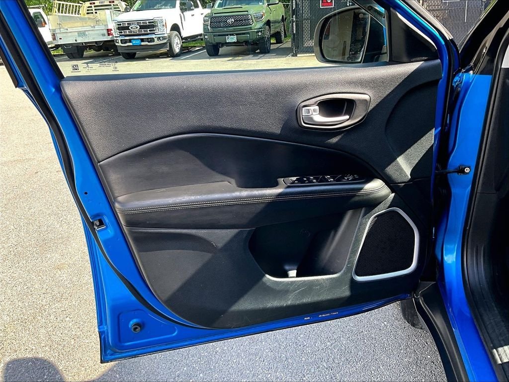 Used 2018 Laser Blue Pearlcoat Jeep Latitude image 18