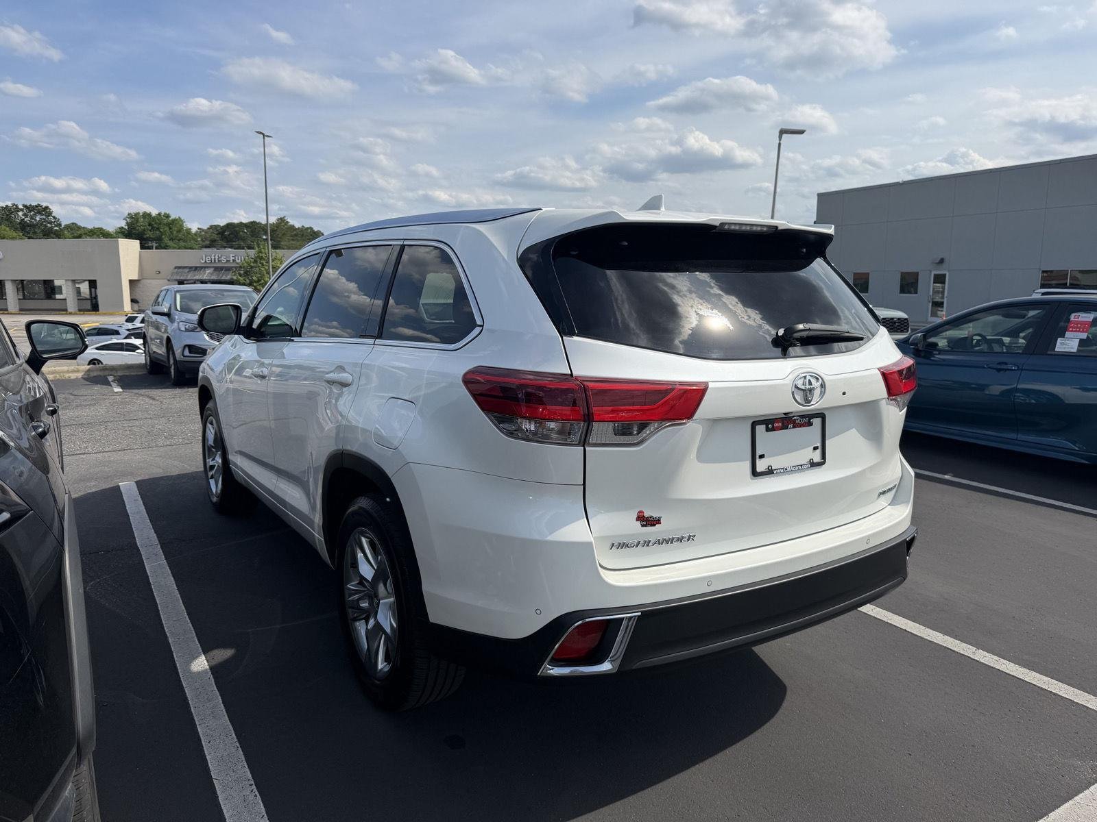 Used 2017 Blizzard Pearl Toyota Limited image 4